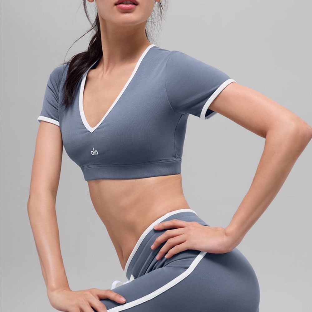 ALO YOGA Airbrush Race Pace Short Sleeve - Bluestone/White